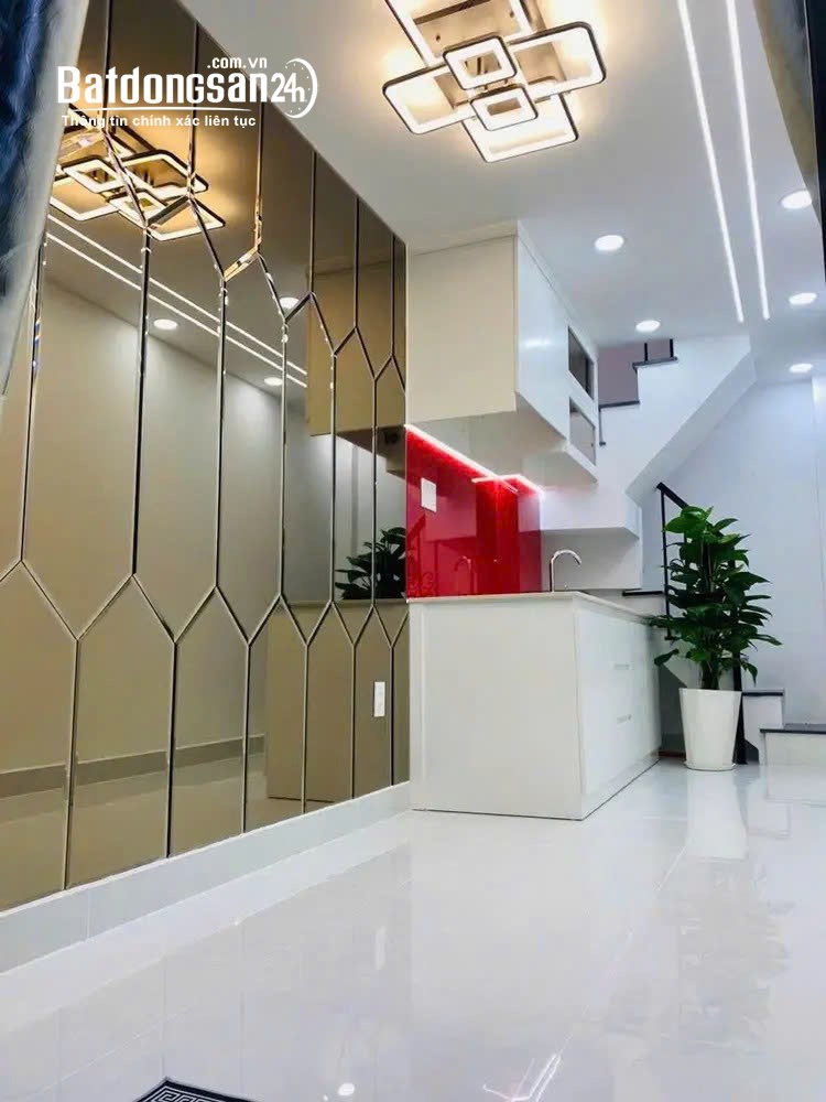 Nhà 3 tầng tại phường Phú Thạnh, quận Tân Phú, 2 phòng ngủ, full nội thất, giá nhỉnh 2 tỷ.