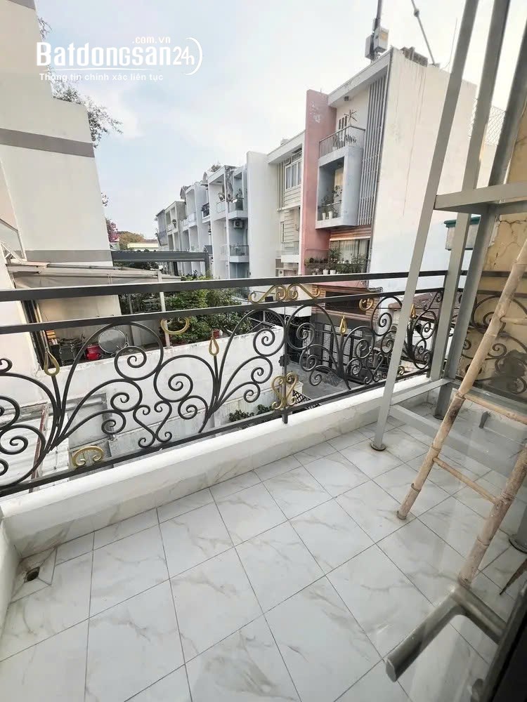 Nhà 3 tầng tại phường Tân Phú, TP. HCM, diện tích 26m² (3.3x8m), 4 phòng ngủ, giá tốt.