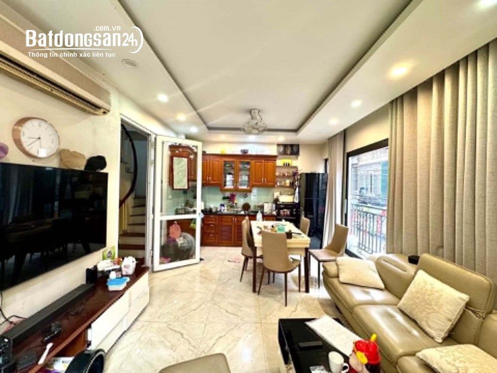 Bán nhà phố Phương Mai, quận Đống Đa, thành phố Hà Nội - Diện tích 33m2, 5 tầng, giá 14 tỷ.