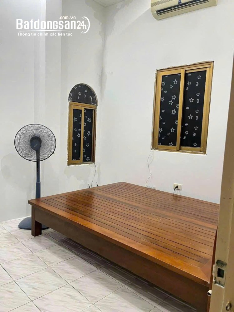 Cho thuê nhà 3 tầng Bạch Mai, Hai Bà Trưng, 40m2, 3 phòng ngủ, vị trí gần các trường đại học.