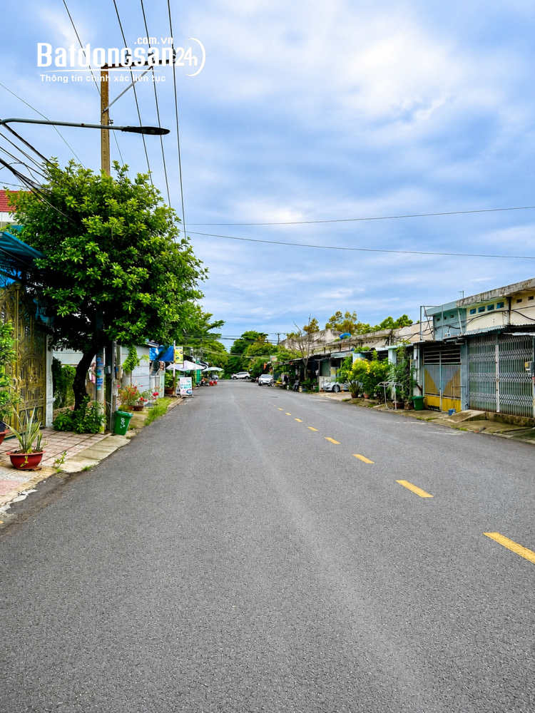 Bán đất gần chợ Bà Thức, phường Tân Phong, thành phố Biên Hòa, 108m2, đường nhựa, giá 3,2 tỷ.