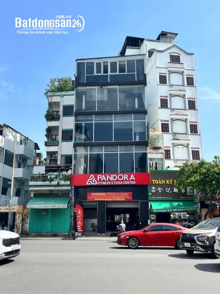 Bán tòa nhà mặt tiền Nguyễn Văn Cừ, Quận 1 – Vị trí thương hiệu đắc địa – Dòng tiền 220 tr/th