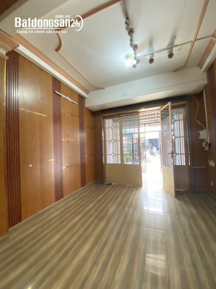 Bán nhà mặt tiền đường Hòa Bình, Phú Thạnh, Tân Phú, 4 tầng, 68 m2 chỉ 7.4 tỷ.