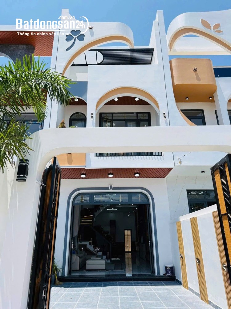 Bán nhà 1 trệt 1 lầu, 120m2, tại Thủ Dầu Một, Bình Dương, giá 2.7 tỷ.