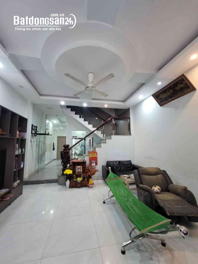 Bán nhà 2 tầng ngay cổng KDC Đại Quang, Dĩ An, TP. HCM – Vị trí đẹp, gần chợ, thuận tiện an cư.
