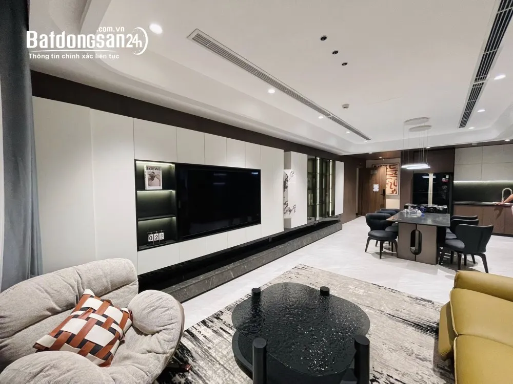 Bán căn hộ góc cao cấp 130m² tại chung cư Ngoại Giao Đoàn, phường Xuân Đỉnh – Nội thất hiện đại.