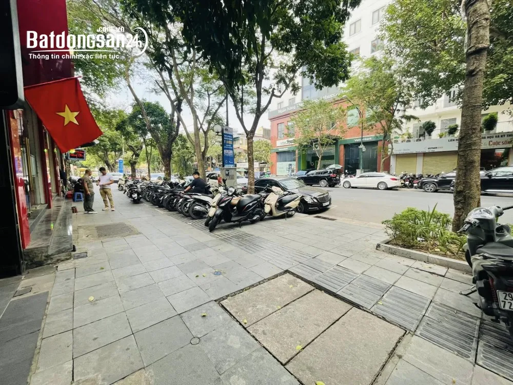 Bán tòa nhà mặt phố Trần Hưng Đạo, Hoàn Kiếm – 99m² (4.5m x 22m), 2 mặt thoáng, giá 60 tỷ.