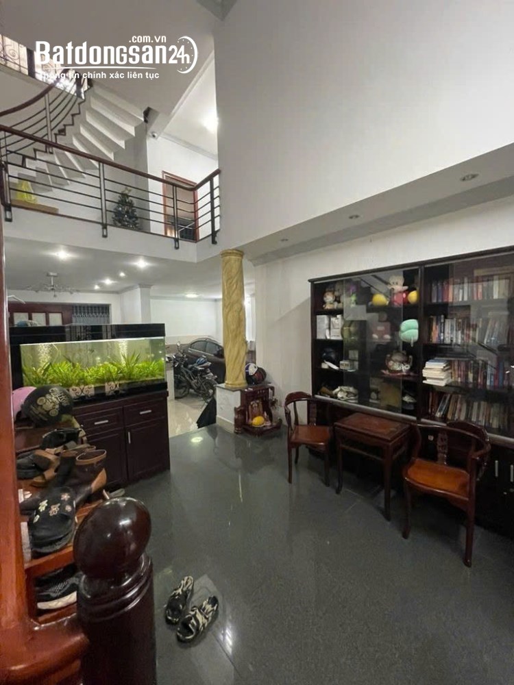 Cho thuê nhà HXH, Nguyễn Cửu Vân, Bình Thạnh – 1 trệt 3 lầu, 4PN, DT sàn 265m², 35 tr/th.