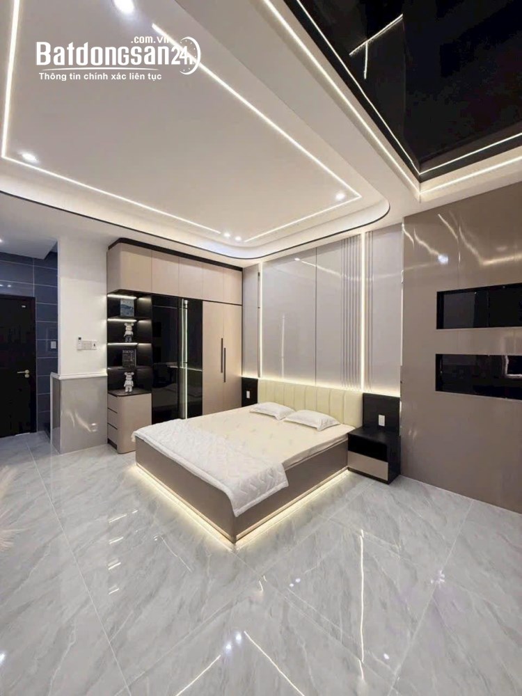 Nhà 1 trệt 1 lầu mặt tiền đường Hồ Văn Cống, Thủ Dầu Một – 120m² (4x30m), có sân ô tô, giá 2.6 tỷ.