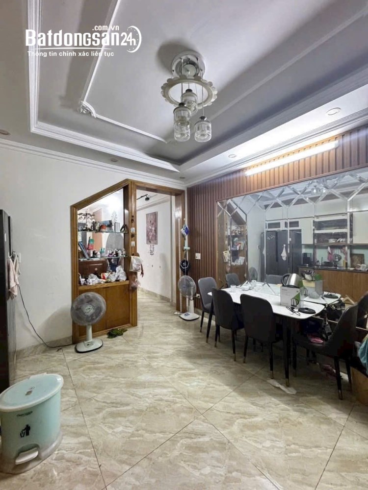  Bán nhà 4 tầng mặt phố Ỷ Lan – Vị trí đắc địa gần Đồng Xanh, Âu Cơ, DT 50m², giá 4.2 tỷ.