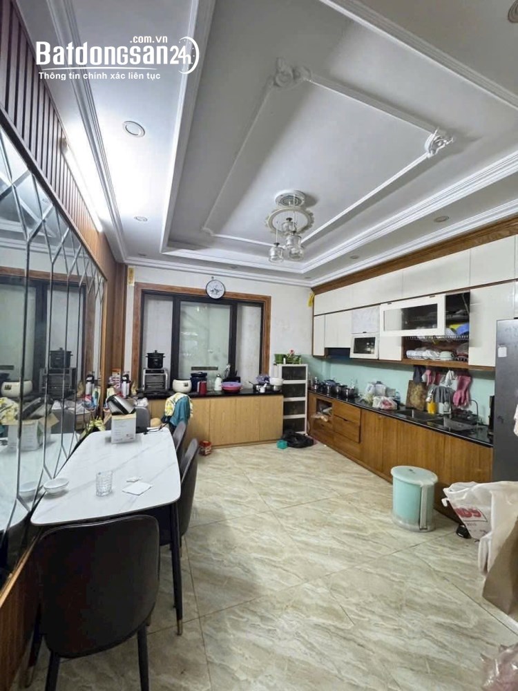  Bán nhà 4 tầng mặt phố Ỷ Lan – Vị trí đắc địa gần Đồng Xanh, Âu Cơ, DT 50m², giá 4.2 tỷ.