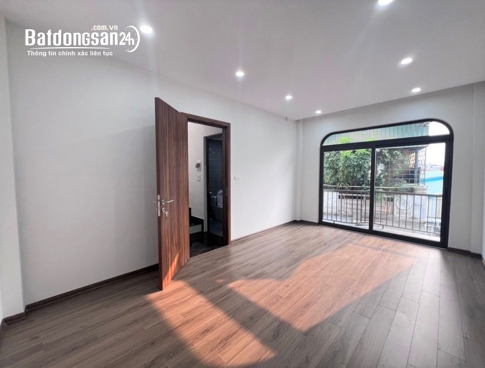 Bán nhà phố Ô Cách - Việt Hưng - Long Biên - Ô tô vào nhà - 5 tầng mới, 36m2, giá 8.4 tỷ.