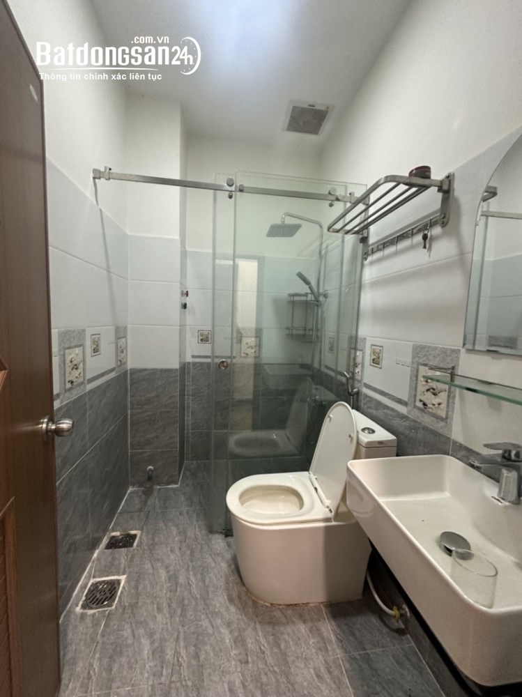 Bán nhà 4 tầng hẻm xe hơi đường Chiến Lược, Bình Tân – 6PN – phù hợp khai thác căn hộ dịch vụ.