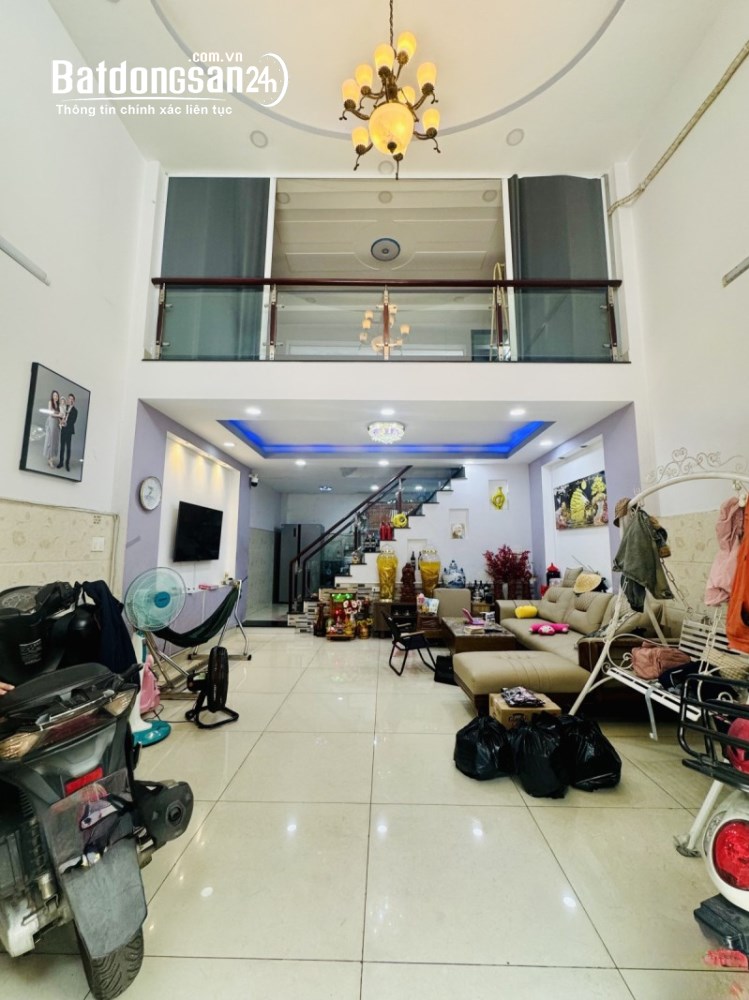 Bán nhà đường Trịnh Đình Trọng, Tân Phú - 59m2 (5.5x13) - Nhà đẹp, xe hơi thông, sổ hồng riêng.