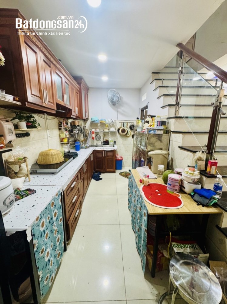 Bán nhà đường Trịnh Đình Trọng, Tân Phú - 59m2 (5.5x13) - Nhà đẹp, xe hơi thông, sổ hồng riêng.