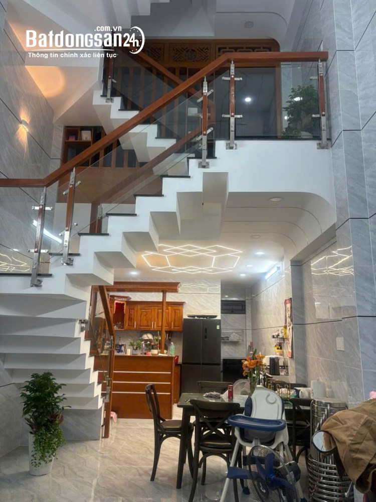Bán nhà đúc 4 tầng hẻm 7m đường Tỉnh Lộ 10, Bình Tân - 50m2 - Giá 6.1 tỷ.