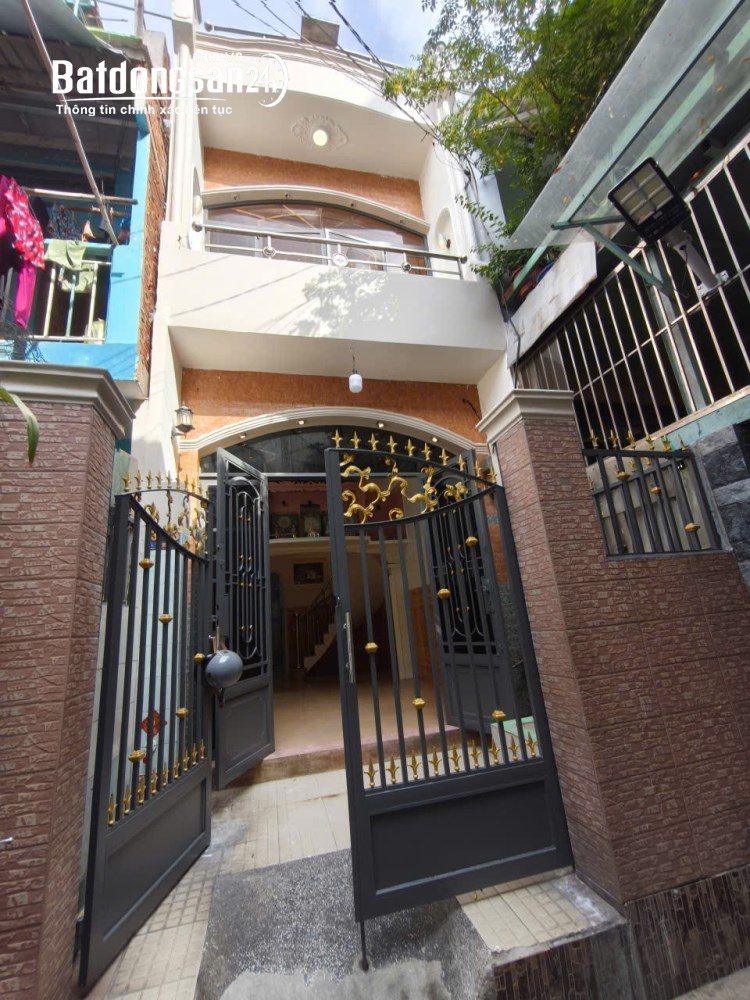  Bán nhà 42m2, 3 tầng, sân thượng, giá 5.7 tỷ, P. Phú Thọ, Quận 11.