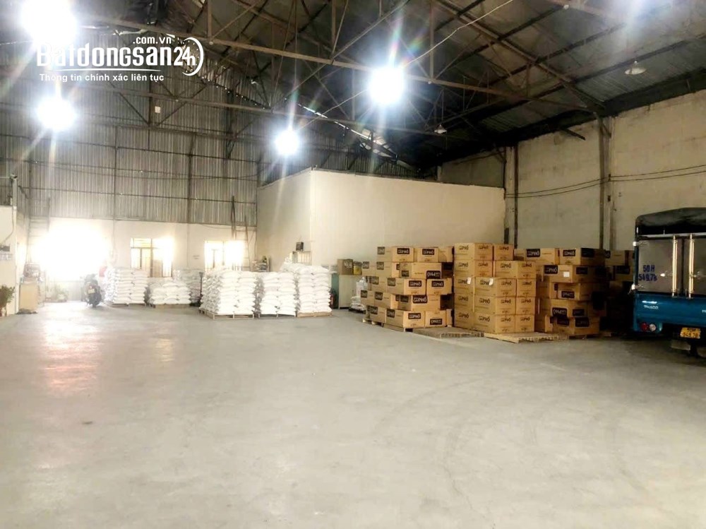 Cho thuê kho mặt tiền đường Hà Huy Giáp, An Phú Đông, diện tích 600m2.