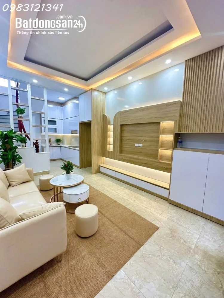Bán nhà đẹp ngõ 255 Hoàng Mai, 31m2, 5 tầng, gần ô tô, giá 8,35 tỷ.