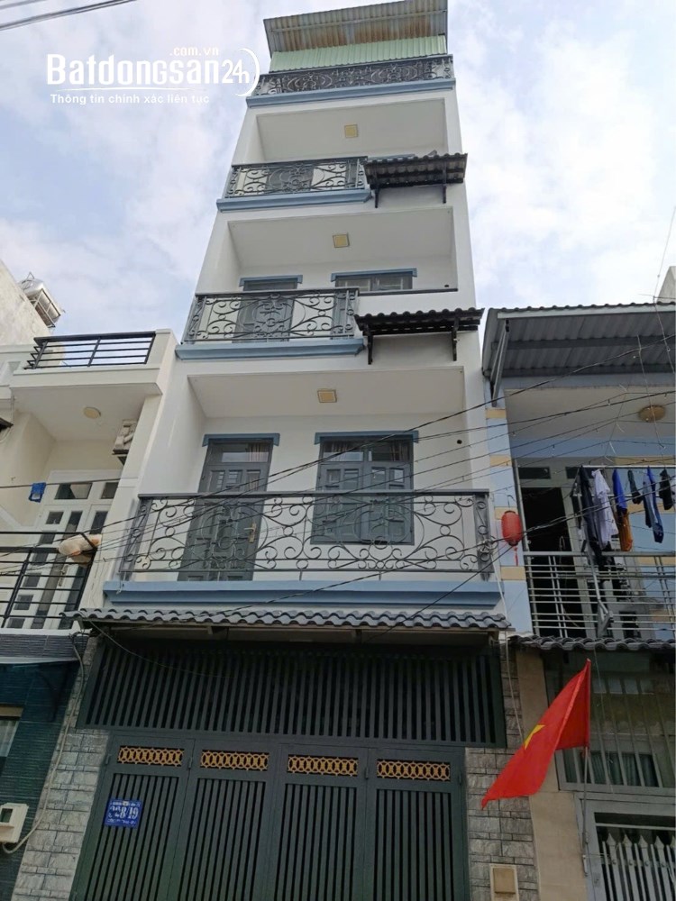 Cơ hội sở hữu nhà phố gần chợ Tam Hà, Thủ Đức, hẻm xe hơi, giá chỉ 3.x tỷ.