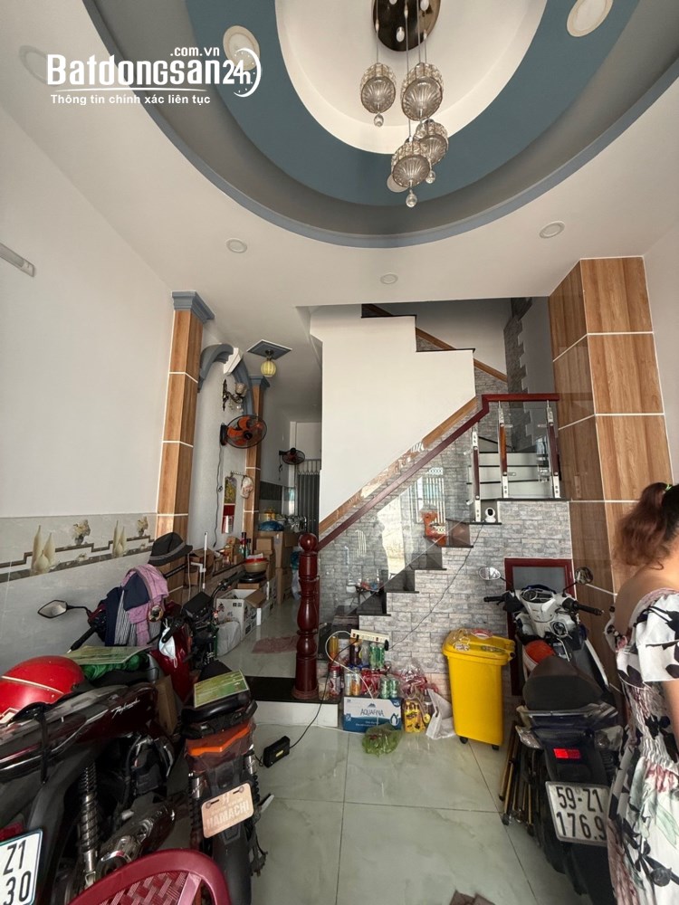 Cơ hội sở hữu nhà phố gần chợ Tam Hà, Thủ Đức, hẻm xe hơi, giá chỉ 3.x tỷ.