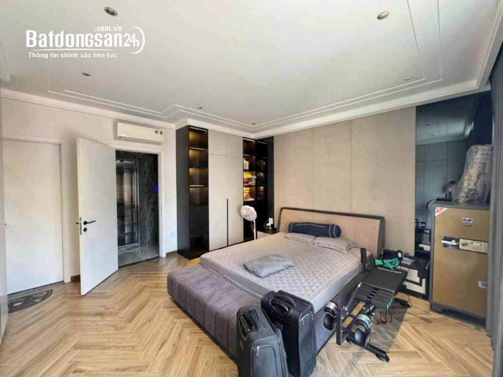 Bán nhà lô góc 19,8 tỷ tại đường Nguyễn Sơn, Phường Bồ Đề, Quận Long Biên – Có gara ô tô.