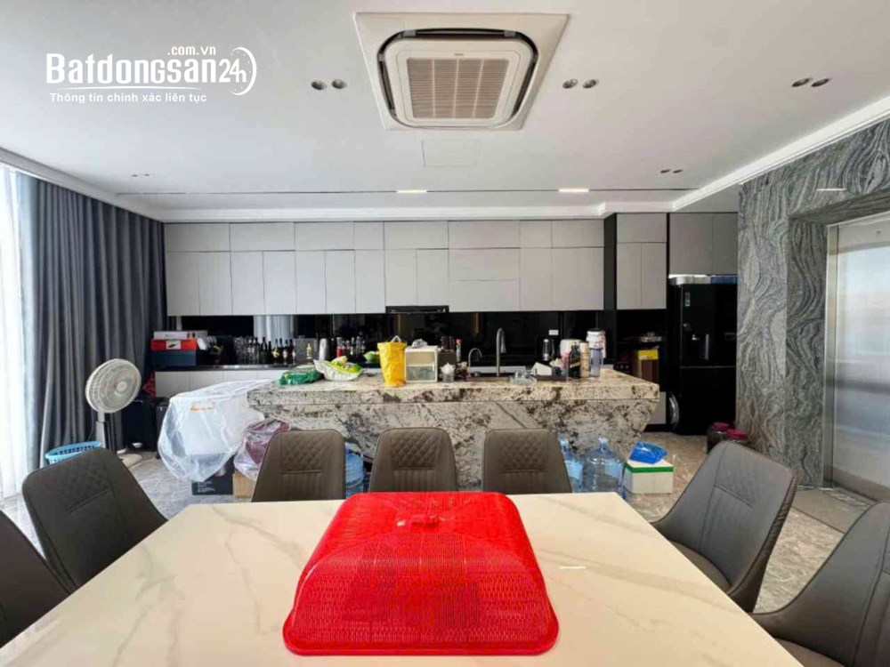 Bán nhà lô góc 19,8 tỷ tại đường Nguyễn Sơn, Phường Bồ Đề, Quận Long Biên – Có gara ô tô.