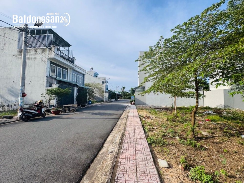 Bán lô đất 51m2 tại Phường Long Phước, TP. Thủ Đức – Vị trí sát Làng Đại học Luật – Giá 2,95 tỷ.