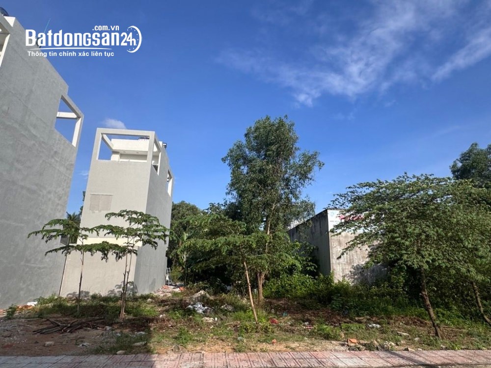 Bán lô đất 51m2 tại Phường Long Phước, TP. Thủ Đức – Vị trí sát Làng Đại học Luật – Giá 2,95 tỷ.