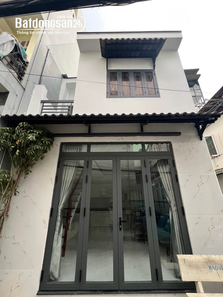 Nhà 2 tầng, phường Thủ Đức, diện tích 34m², giá 4,8 tỷ, thiết kế thông thoáng, gần ga Metro.