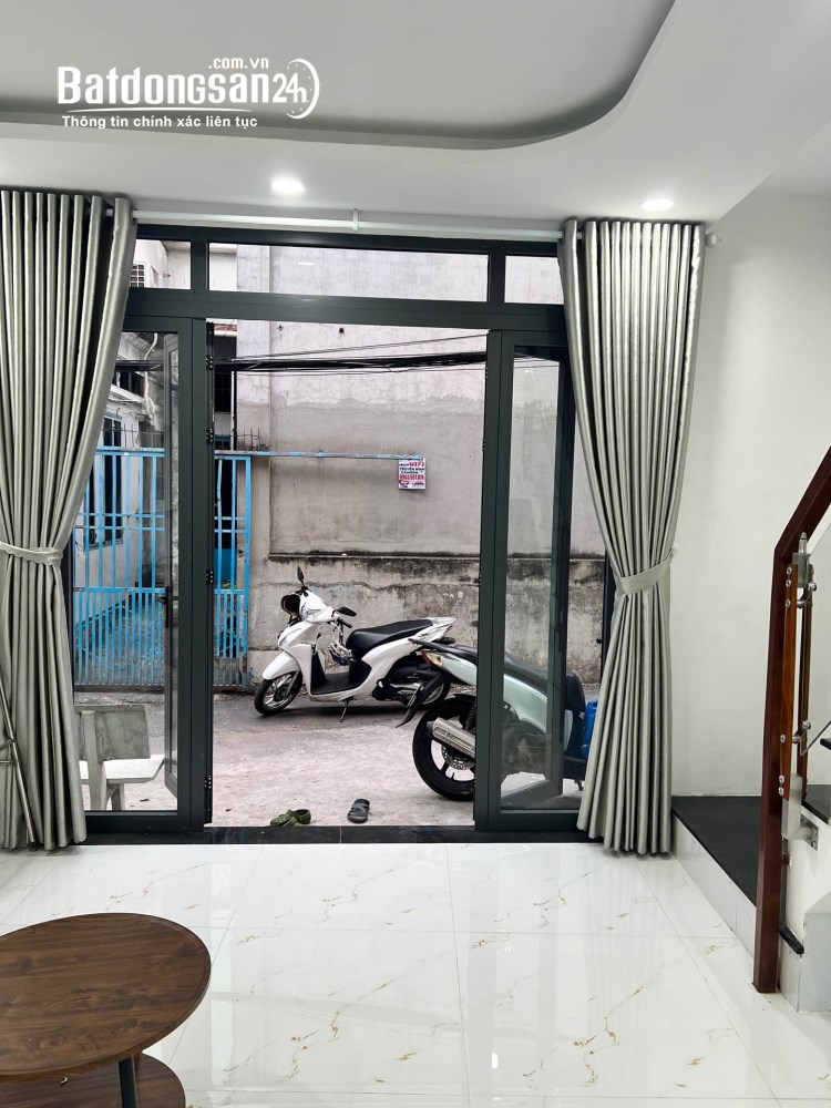 Nhà 2 tầng, phường Thủ Đức, diện tích 34m², giá 4,8 tỷ, thiết kế thông thoáng, gần ga Metro.