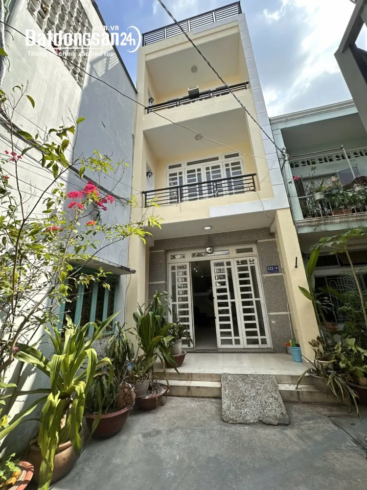Nhà nguyên căn 180m², Q.Tân Bình, giá 15,5 tr/th, phù hợp cho gia đình hoặc làm văn phòng.