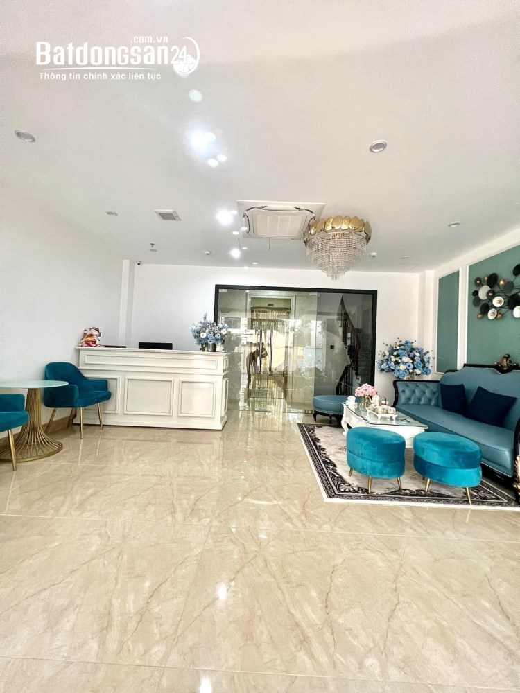 Nhà phố 5 tầng - Nguyễn Chí Thanh, Đống Đa, 40m², giá 19,5 tỷ, vị trí kd sầm uất, dòng tiền ổn định.