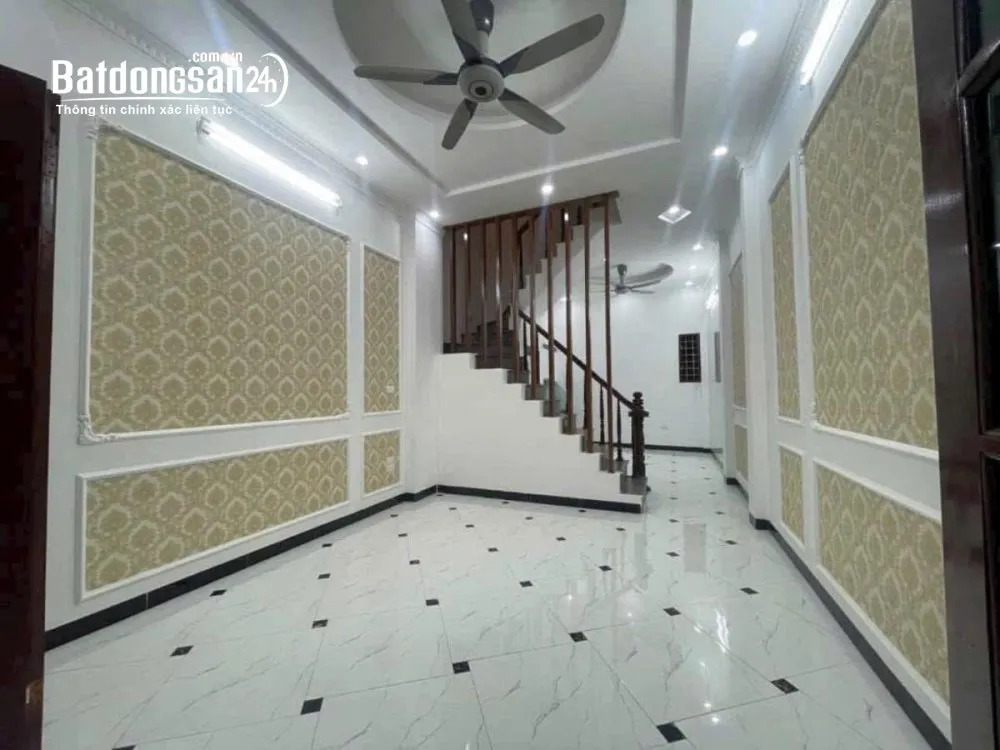 Nhà 3 tầng tại phố Minh Khai, Hai Bà Trưng, 50m², 14 tỷ, kinh doanh tốt, gần trường Đại học.