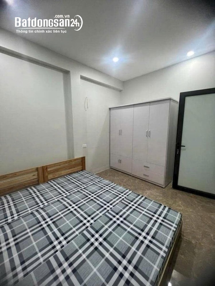 Nhà 3 tầng tại phố Minh Khai, Hai Bà Trưng, 50m², 14 tỷ, kinh doanh tốt, gần trường Đại học.