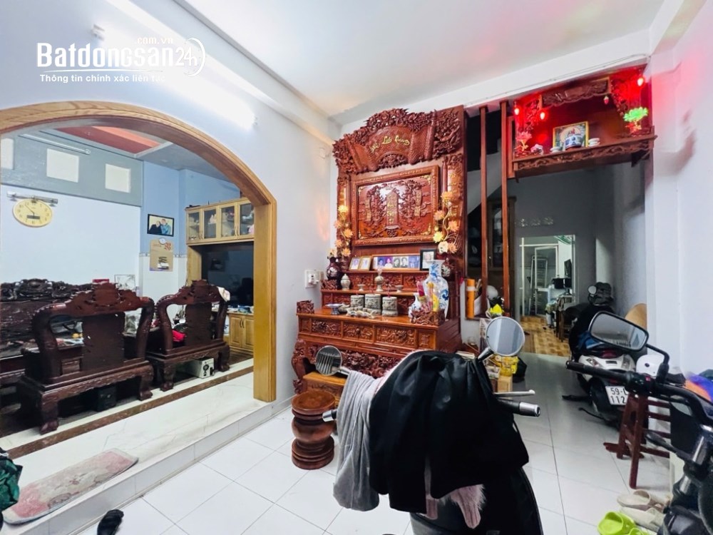 Bán nhà 3 tầng đường Hưng Phú, Quận 8, diện tích 55m2, hẻm thông, giá tốt.