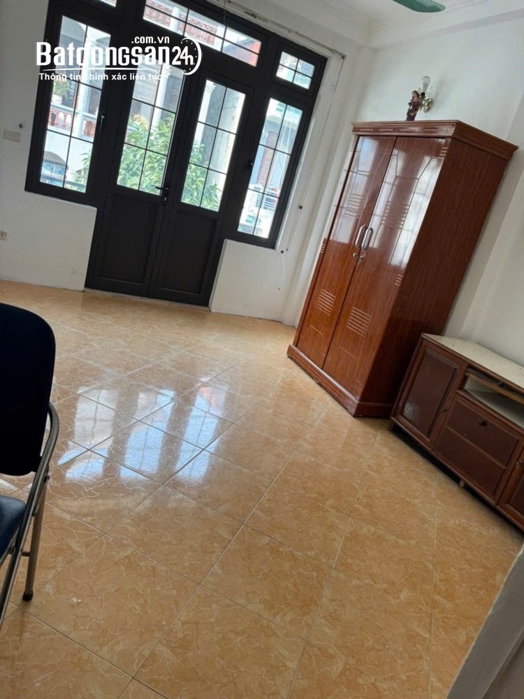 Nhà 4 tầng Ngọc Lâm, Long Biên - Vị trí cực đẹp, tiện ích bạt ngàn, sẵn sàng giao dịch.