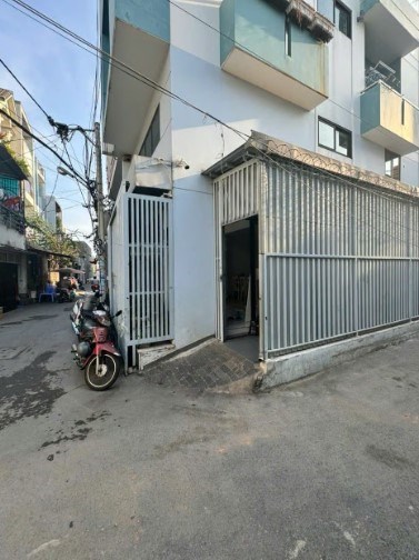 Nhà 3 tầng tại Hiệp Bình Chánh, Thủ Đức, giá 8 tỷ, thu nhập dòng tiền 40 triệu/tháng.