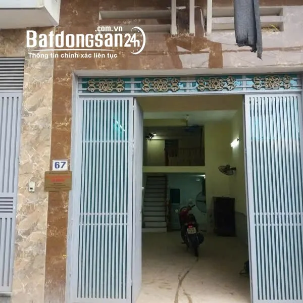 Nhà 3,5 tầng tại ngõ 207 Bùi Xương Trạch, Thanh Xuân, giá 13,5 triệu/tháng, thiết kế tiện nghi.