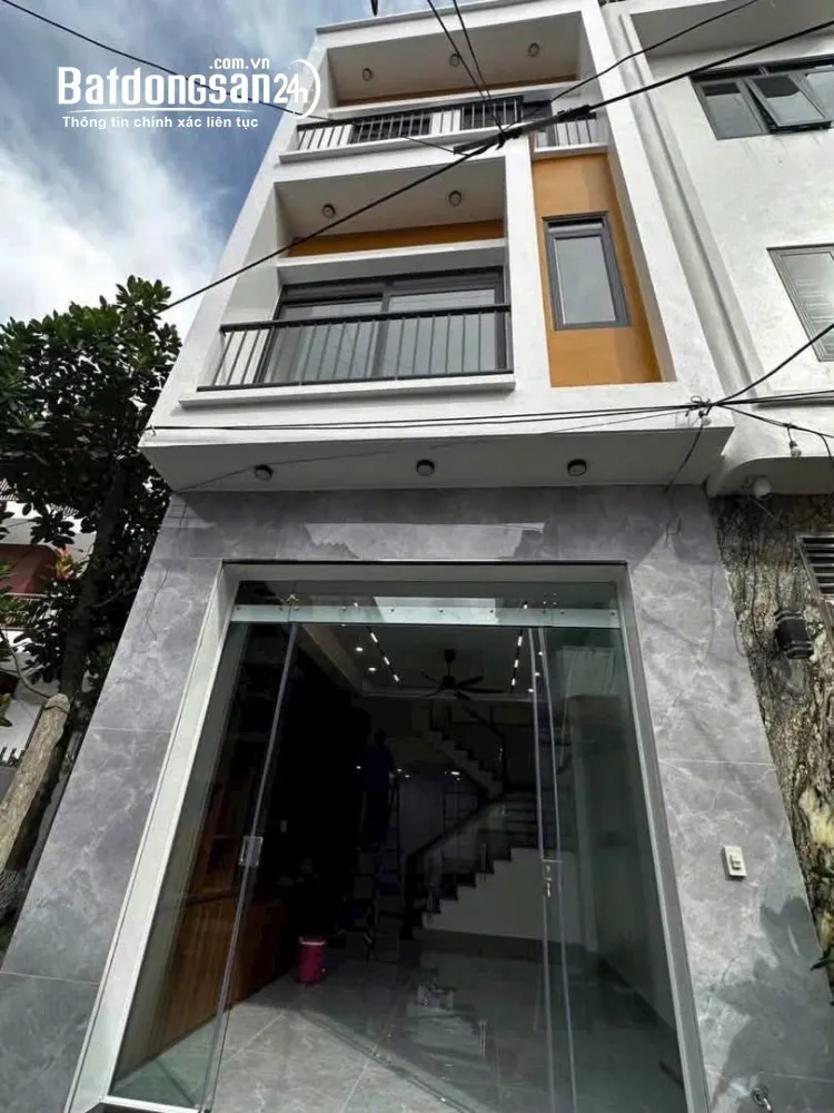 Nhà Hoàng Lộc, P. Lê Thanh Nghị, Hải Phòng, 52m2, giá 3 tỷ, ô tô vào tận cửa, xây 3 tầng kiên cố.