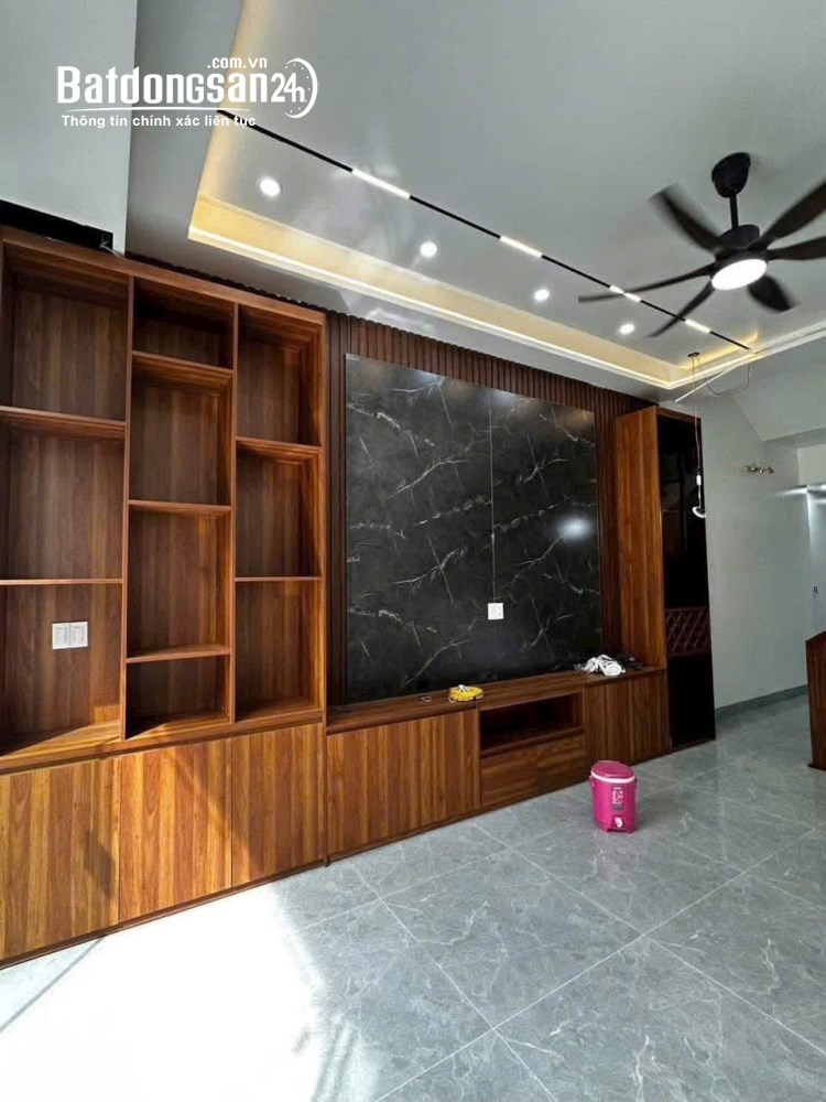 Nhà Hoàng Lộc, P. Lê Thanh Nghị, Hải Phòng, 52m2, giá 3 tỷ, ô tô vào tận cửa, xây 3 tầng kiên cố.