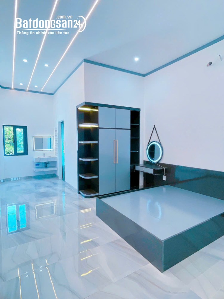 Bán nhà 1 trệt 2 lầu tại phường Biên Hòa, 80m2, sổ riêng thổ cư, đường ô tô.