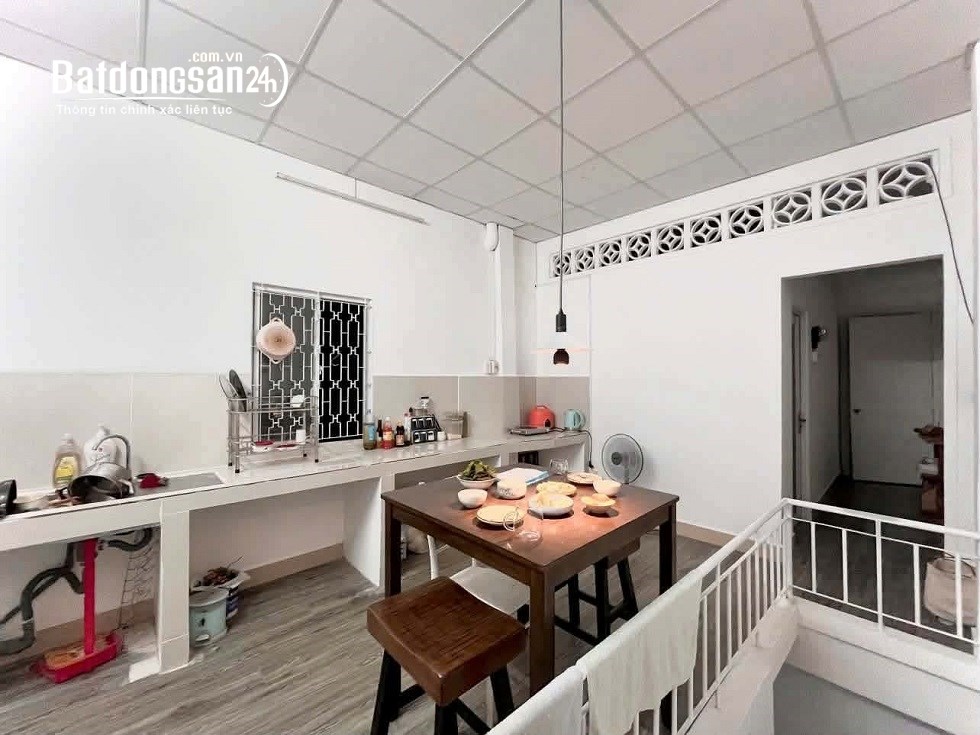 Bán nhà đường Cách Mạng Tháng 8, P, Hoà Hưng TP HCM, 64m2, 2 tầng, giá tốt.