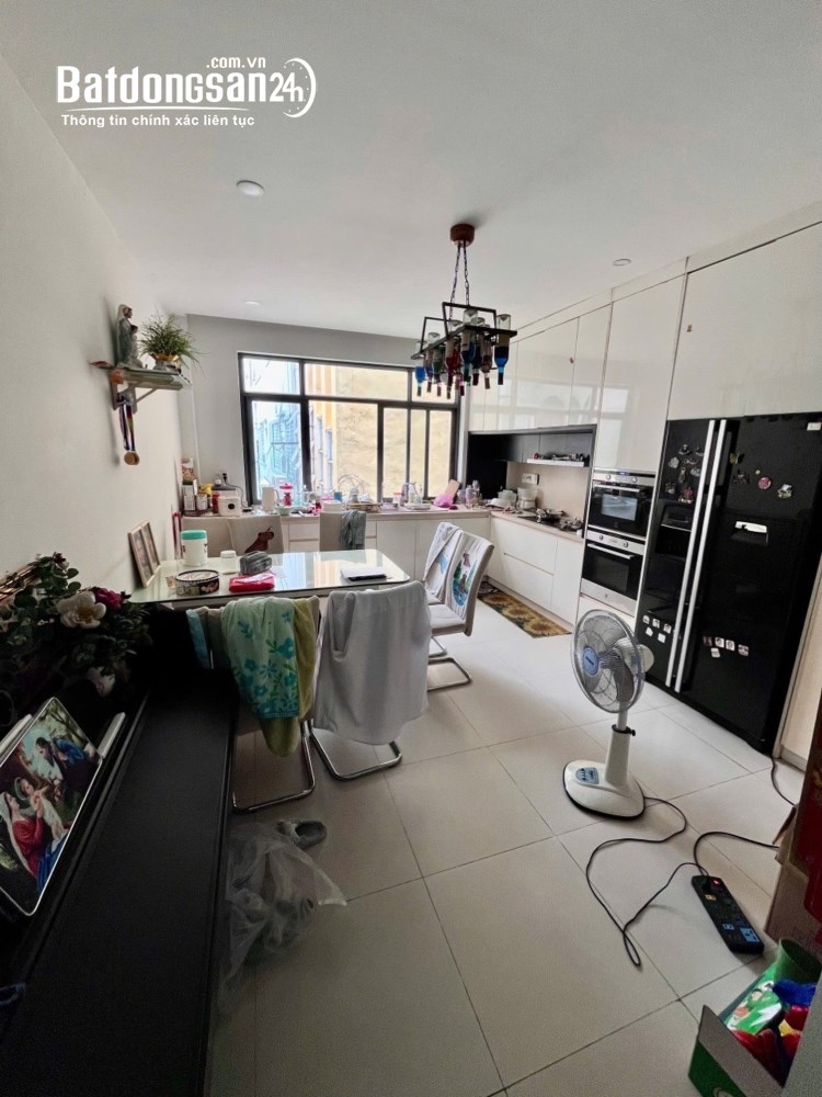 Bán nhà vị trí đắc địa ngã tư Bảy Hiền, Tân Bình – 82m2, 4 tầng, tiềm năng tăng giá cao.