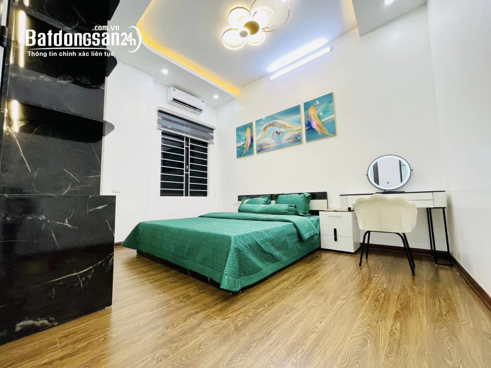 Bán nhà Phố Hào Nam, Đống Đa 20m2, lô góc, 5 tầng đẹp, giá 5.4 tỷ.