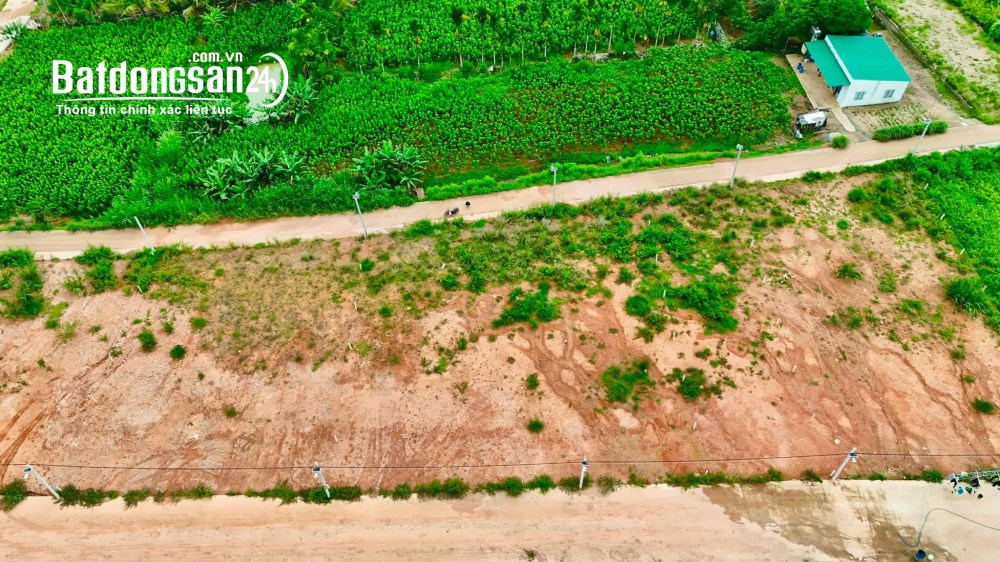 Đất ven Đà Lạt, 309m², hai mặt tiền đường bê tông, chỉ 1,15 tỷ.