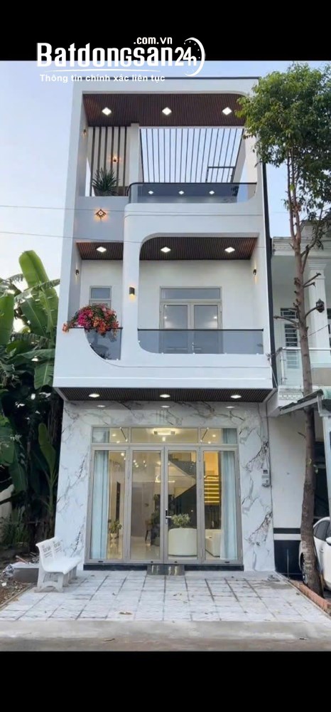 Nhà Thủ Dầu Một, DT 4x30m, 3PN, sân sau 10m, sổ hồng, giá 2,95 tỷ.
