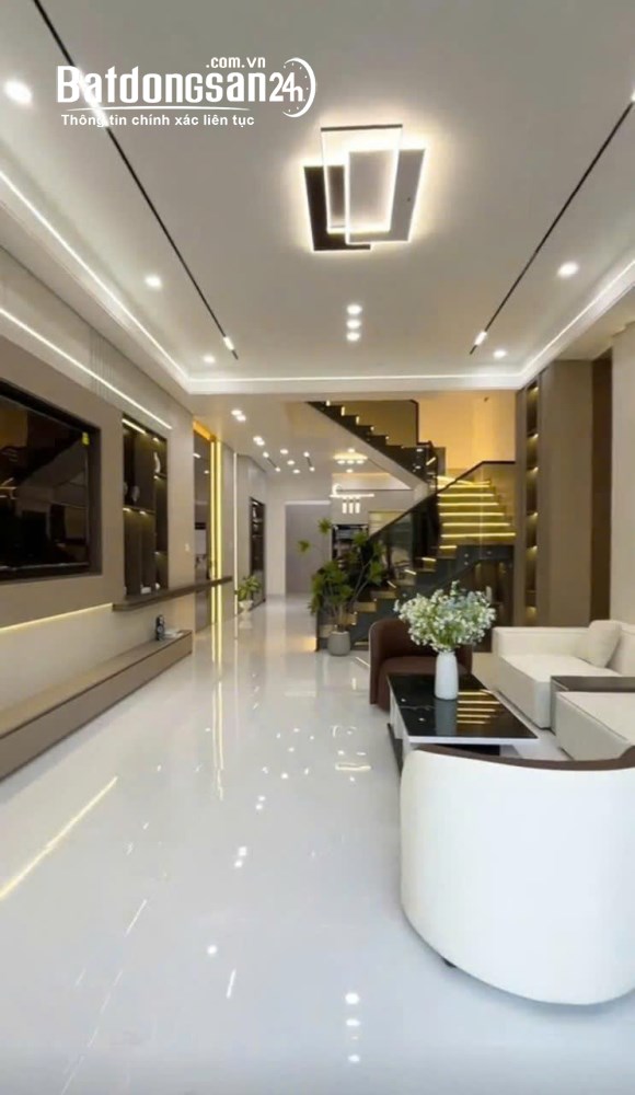 Nhà Thủ Dầu Một, DT 4x30m, 3PN, sân sau 10m, sổ hồng, giá 2,95 tỷ.