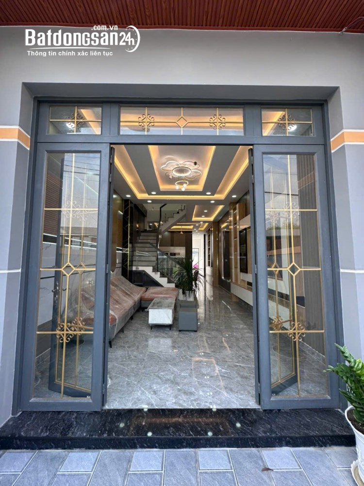 Nhà mặt tiền Hồ Văn Cống 4x30m, gần Quốc lộ 13, giá 2,7 tỷ.