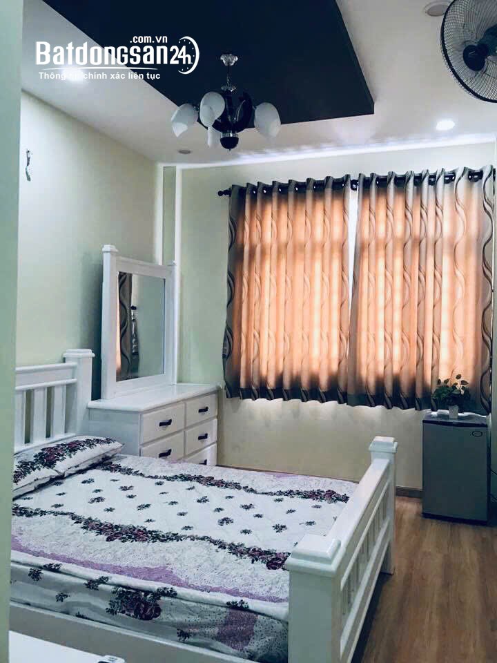 Cho thuê nhà Nguyễn Thông, Quận 3, 3PN, hẻm xe hơi, 20 triệu/tháng.
